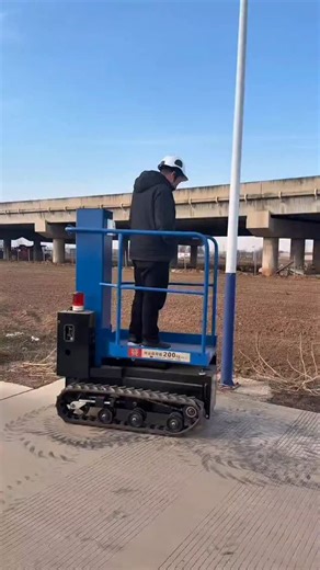 Real Engineerings | Engineering & Technology & Gadgets & DIY on Instagram: "Elevating Efficiency: The Ultimate Compact Crawler Lift! 🏗️🚀 ​Check out this powerhouse of maneuverability! This video features a high-performance Tracked Compact Man Lift (also known as a spider lift or crawler aerial platform). It is the perfect solution for tasks that require height in confined spaces or on uneven terrain where traditional wheeled lifts simply can't go. ​Engineering Meets Versatility ​This machine i