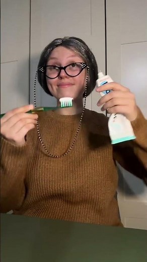 How to use toothpaste? 😱