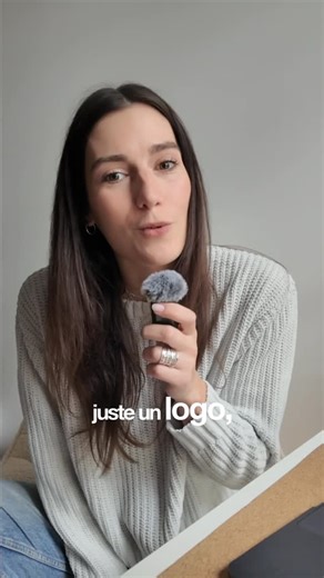 Ameline • Experte web pour ton business on Instagram: "Sorry not sorry… Mais juste un logo, ça te permettra pas d’aller très loin. Le risque d’un logo seul, sans rien d’autres, c’est qu’il sonne creux, qu’il n’impact pas autant qu’il le devrait. C’est pour ça qu’en général il vient s’implémenter dans une identité visuelle complète, où on construit vraiment tout, de la stratégie, au design, au éléments graphique. Mais je sais que pour beaucoup, surtout au début, c’est un investissement. Le truc c