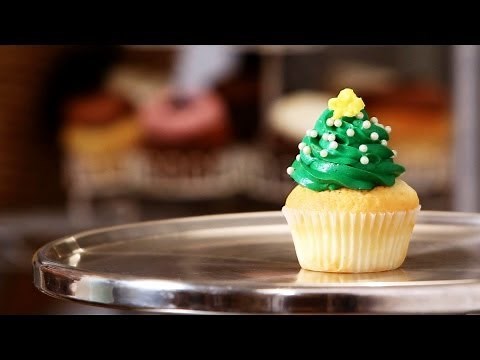 How to Make Christmas Cupcakes | Cupcake Tutorials