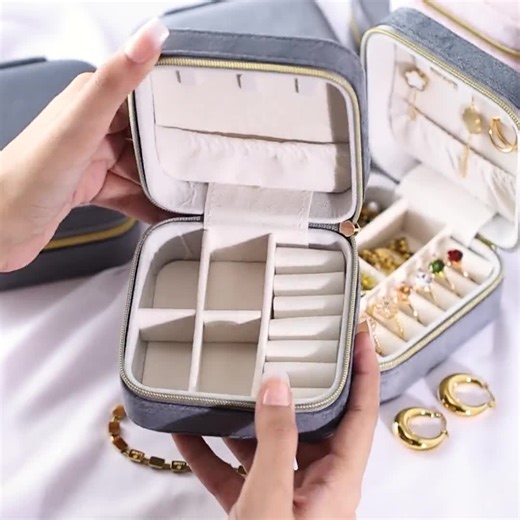 Custom Velvet Square Box, Jewelry Organiser, Bridesmaid Gift with Custom Name, Birthday, Christmas, Travel Jewelry Box, Gift for Her