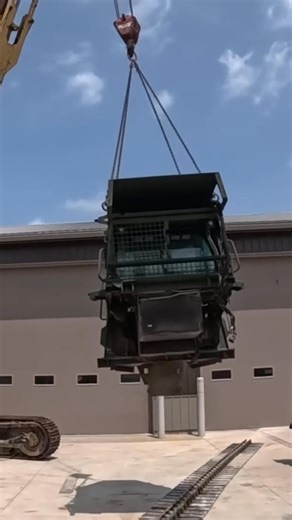 Yanking the cab off #JohnDeere #ExcavatorRepair #DozerTearDown #EngineRebuild | C & C Equipment