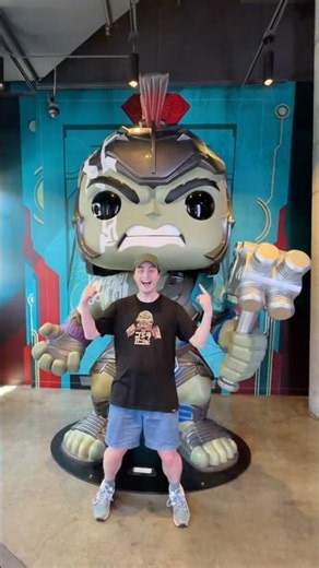 World's Smallest VS Largest Funko Pops!