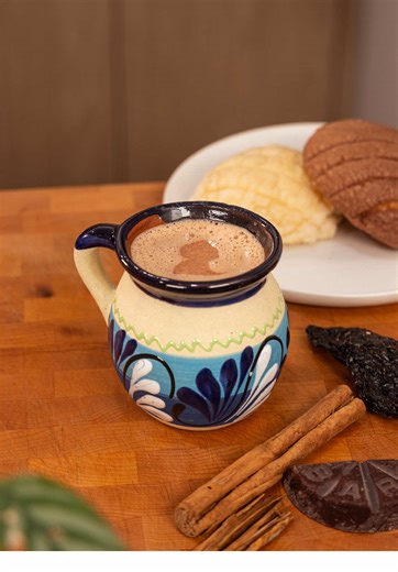 The ultimate warming drink 👌 While typically cayenne or chili powder is used here, I really loved the deep aromatics that ancho chili brought. Plus, it pairs so well with dark chocolate and is actually a popular pairing in other dishes like mole 🤤 Mexican Spiced Hot Chocolate 🍫 - 1 1/2 bars of tablilla de chocolate (Ibarra) - 1 cinnamon stick (slightly toasted) - 1/2 cup of water - 1 cup whole milk - 350ml evaporated milk - 1 vanilla bean or 1 tbsp of vanilla extract - 1 ancho chile (seeded) 