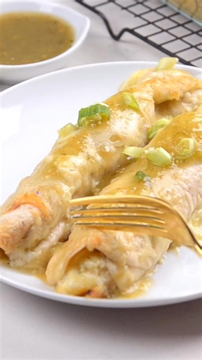 33K views · 408 reactions | Instant Pot Green Chile Pork Enchiladas > Recipe linked in the comments. Comfort food without all the carbs! I have no doubt the whole family will enjoy these super tasty enchiladas! Low-carb..#enchiladasrecipes #lowcarbenchiladas #lowcarbmexican #lowcarbcomfortfood #enchiladas #lowcarbtortillas #porkenchiladas #greenchilepork #instantpotrecipes #instantpot | Kalyn's Kitchen | Facebook