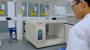 Ultra-long Read Sequencing for Whole Genomic DNA Analysis