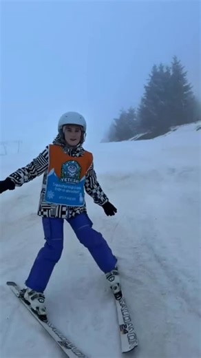 Maya Opra on Instagram: "Am învățat foarte repede să schiez și îmi place maxim!Multumesc @yeti_ski_paltinis"