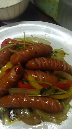 シャウエッセンのウインナー野菜と一緒に炒めました。塩コショウ、醤油で、ご飯に合う濃いめの味付けに、しました