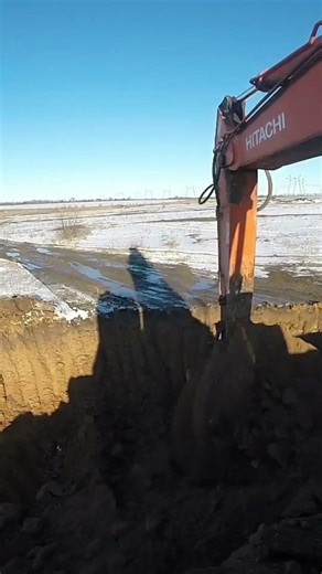 Excavator Loading Soil From a Pit #excavator #earthmoving
