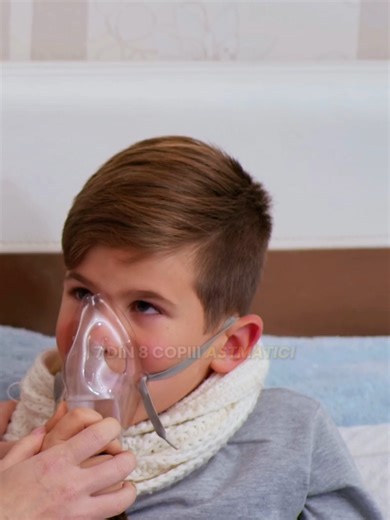 Ce terapie fac copiii cu astm care ajung să aibă crize mai rare și o respirație mai bună? Nu este o soluție rapidă și nu este despre oprirea unei crize pe moment. Este o terapie de susținere, folosită zilnic, iar în timp, ajută plămânii copilului să respire mai ușor. 👉 Părinții care au folosit această terapie au observat: – o respirație mai ușoară în peste 90% din cazuri – crize de astm mult mai rare – tusea s-a redus semnificativ sau a dispărut. Se numește Saltmed și este o terapie cu sare usc