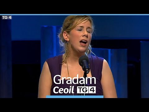 Muireann Nic Amhlaoibh - Pé in Éirinn í | Gradam Ceoil TG4 2011