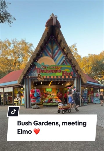 Our Bebasita was so hyped meeting Elmo for the first time ❤️