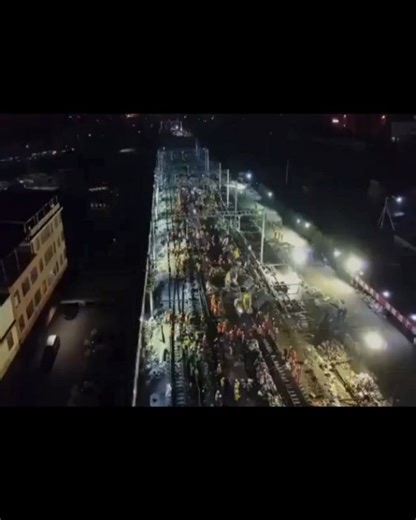 FutureGen News on Instagram: "Over 1,500 workers, seven trains, and 23 construction vehicles worked through the night in Fuzhou City, Fujian Province, to complete the project."
