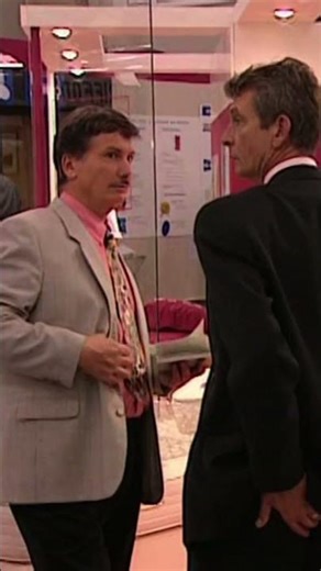 Elles sont BAVARDES au téléphone les femmes ☎️😂 #shorts #humour #pourtoi #viral #fyp #prank