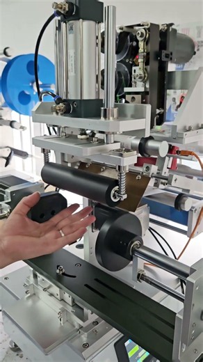 Semi Automatic 360° Rotating Labeling Machine Ukraine #equipment #labelapplicator