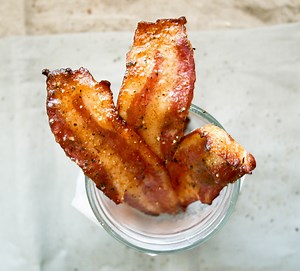 Spicy Maple Glazed Bacon