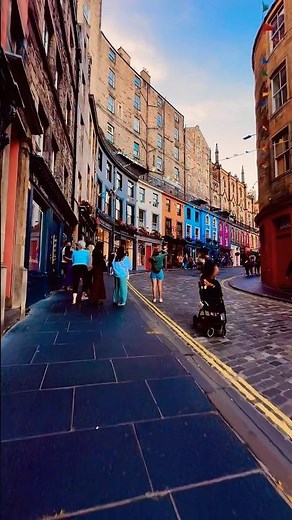 “Magical Walk Through Victoria Street | Edinburgh’s Most Colorful Street 🇬🇧 #Shorts”
