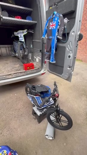 Loading up ready for tonight’s meeting Oxford Speedway 💣 | Chris 'Bomber' Harris