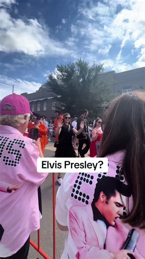 Funniest parade I ever been to. Have u been to the Elvis Presley parade in Australia #foryoupage #blowthisup #thataussieguideaccount #australia