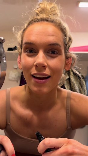 the perfect on stage makeup EXPLAINED...🤩💋👏🏼 focusing on eyes and lips, GRWM while I tell you my tips and tricks for perfecting an on stage makeup look for dancers! I do this exact makeup look every single night at the Moulin Rouge and I swear by it 🤞🏼 #pov #makeuptutorial #makeuphacks #makeupartist #makeuptransformation #dancer #dancertiktok #tipsandtricks #makeuproutine #stagemakeup #dancerslife #professionaldancer #moulinrouge #paris #howto #grwm #routine #redlips #trending #fyp #pourto