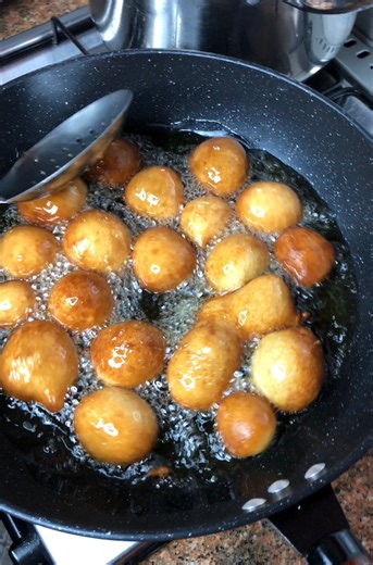 27K views · 86 reactions | How to make puff puff. Ingredients used: 3 Cups all purpose flour Sugar 2 cups of 1/4 cup or less (according to your preference) 1Tbspn Active dry yeast 1/4 Tspn salt 1/4Tspn cinnamon powder 1/4cup milk 1Tspn vanilla extract 11/2 cup warm water After mixing ingredients cover and keep in warm place to rise for 30mins or an hour before frying | Life with Joan | Facebook