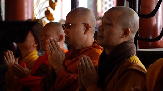 Global Buddhist delegation visits Beijing's Yonghe Temple