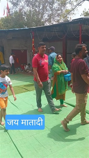 अपने पति संग चढ़कर चढ़ाई नंगे पांव आई#status #song #tripursundari #navratri #matarani #maa #temple