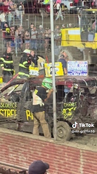 Minivan Derby Victory: A Crowd Worthy Performance