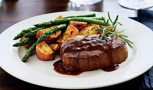 Filet Mignon with Garlic and Rosemary Sauce - Recipe