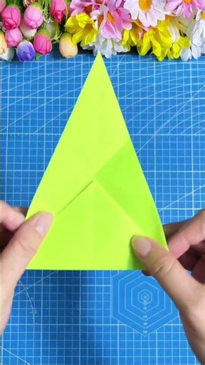 A simple folding method that you can learn to make your own four-corner darts in just a few step