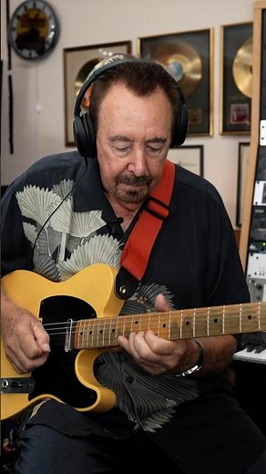 Boz Scaggs guitarist plays "Lowdown" (Louie Shelton)