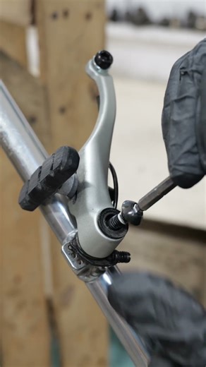 Taking off V-brakes is the easiest job ever