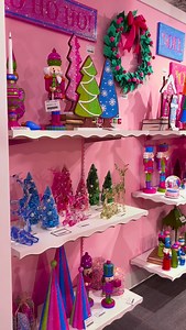 Step inside Santa’s Sweet Shoppe! A magical world of whimsical Christmas decor where every detail looks good enough to eat🍭💖 Imagine pink Christmas trees, frosted gingerbread decorations, pastel nutcrackers, and candyland-inspired holiday decorations that turn your home into the sweetest winter wonderland! From glittering Christmas village houses to giant lollipops, snowmen, and Santa figures, every piece in this holiday decor collection feels like stepping into a sugar-coated fairytale. It’s 