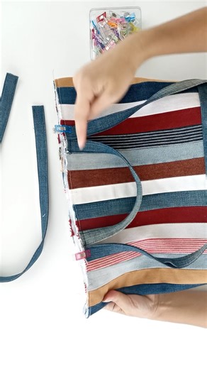 85K views · 1.4K reactions | How to make recycled denim bag | sewing | easy | tutorial� #online #handmade #bag #DIY #tutorial | SisterQuilt | Facebook