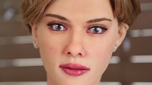 宅男做了个高仿斯嘉丽·约翰逊的机器人，取名Mark 1