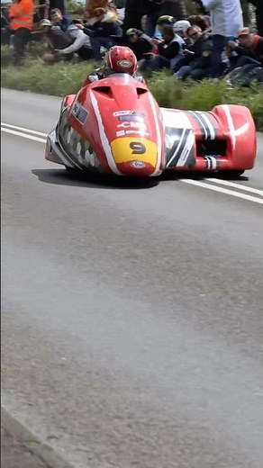 FLAT OUT sidecar - Isle of Man TT 🇮🇲