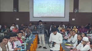 68K views · 1.5K reactions | #gonda #jila #Panchayat की बैठक में अध्यक्ष घनश्याम मिश्र ने सभी सदस्यों को स्ट्रीट लाइट देने का किया ऐलान | Bharat Samachar Gonda | Facebook