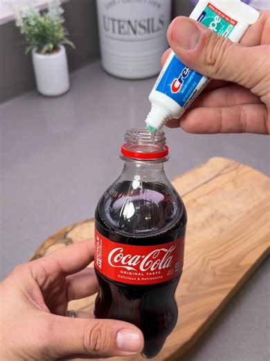 Toothpaste in your Coca-Cola? the results are absolutely insane! #cocacola #cleaning #hacks
