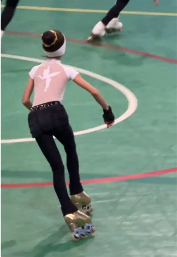 Who said Cococrush is only for on the ice 😇 #rollerskating #iceskating #figureskating #cococrushsportswear