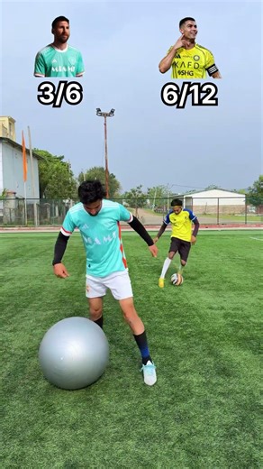 Who Finishes The Stepovers First? ⚽⏱️ | Messi 🆚 Ronaldo#football #soccer