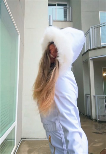 Stylish Skiing Outfits for Your Mountain Adventure