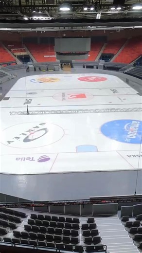 Göteborg/Gothenburg on Instagram: "From hockey to horsepower! 🏒➡️🐎 Who doesn’t love a smooth transition? From 18–22 February, Gothenburg is ready to welcome visitors to the Gothenburg Horse Show for exciting days featuring the world’s best riders and horses. See you at @scandinaviumarena! 🐴❤️ Video credits: Got Event/@got_event #gothenburghorseshow #transition #gothenburg #sweden @gothenburghorseshow"