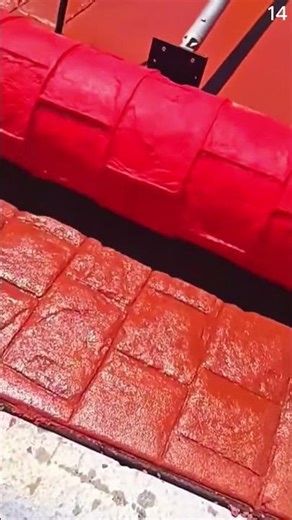 Proses pencetakan motif bata merah dengan alat khusus #shorts