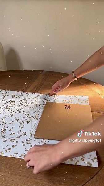 Check out this simple and easy gift wrap idea for big and heavy items! @Effective Spaces #fyp #giftwrapper #giftlover #gifter #biggift #foodprocessor #giftwrapping #giftwrappingideas #giftwrappingtutorial #giftidea