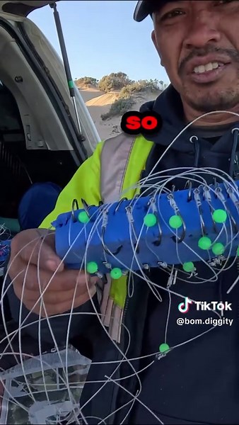 The easiest way to store your fishing rigs without tangles! 🎣 Cheap, quick and saves heaps of time when you're out 👌 #FishingTips #DroneFishing #BeachFishing #TackleHack #BomDiggity #WAfishing #FishingGear #FishingRigHack #4WDLife #FishoTok