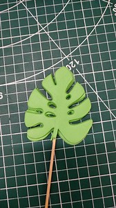 How to make standing fondant leaf / cake topper . . . #leaf #fondantleaf #cake #cakeart #cakeartist #cakedecorating #fondant #fondantdoll #fondantfigurine #antonythecakeartist #reels #cakereels #cakevideo #viralreels | Antony Bidesh