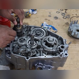 487K views · 11K reactions | Yamaha DT125R Motorcycle Engine Restoration | Rire avec | Facebook