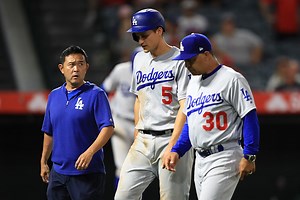 X-Rays Show Broken Hand for Dodgers' Corey Seager, Lux and Taylor to Fill In