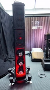 Wilson Benesch demo setup at High End Munich with their stunning Omnium loudspeakers with their IGx Infrasonic Generator #soundup #wilsonbenesch #hifi #highend #luxury #audiophile | Woodys Soundup