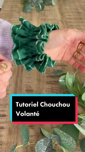 Tutoriel : Chouchou volanté T’as envie de te faire un chouchou mais t’en a assez du classique « scrunchie » ? Ce Tutoriel est donc fait pour toi. Enregistre le pour le retrouver plus tard Le matériel : • 1 Bande de tissu de 9x65cm • 1 Bande de tissu 6,5x65cm • Fil Silk finish coton Mettler • 16cm d’élastique plat 0,5cm de largeur • Surjeteuse / Machine à coudre #couture #sewing #sewingtiktok #coserfacilymas #diycouture #diycouturecréative #tutorielcouture #tutocouture #tutocouturedébutant @PFAFF